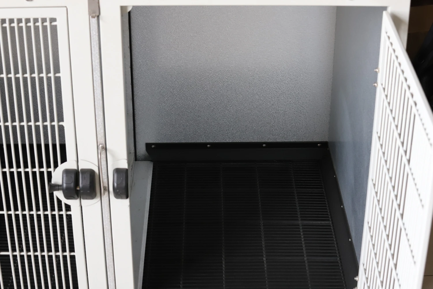 Aeolus KA505T Powder Coated Galvalume Modular Cage - Large 9 Aeolus KA505T Powder Coated Galvalume Modular Cage - Large - Image 7